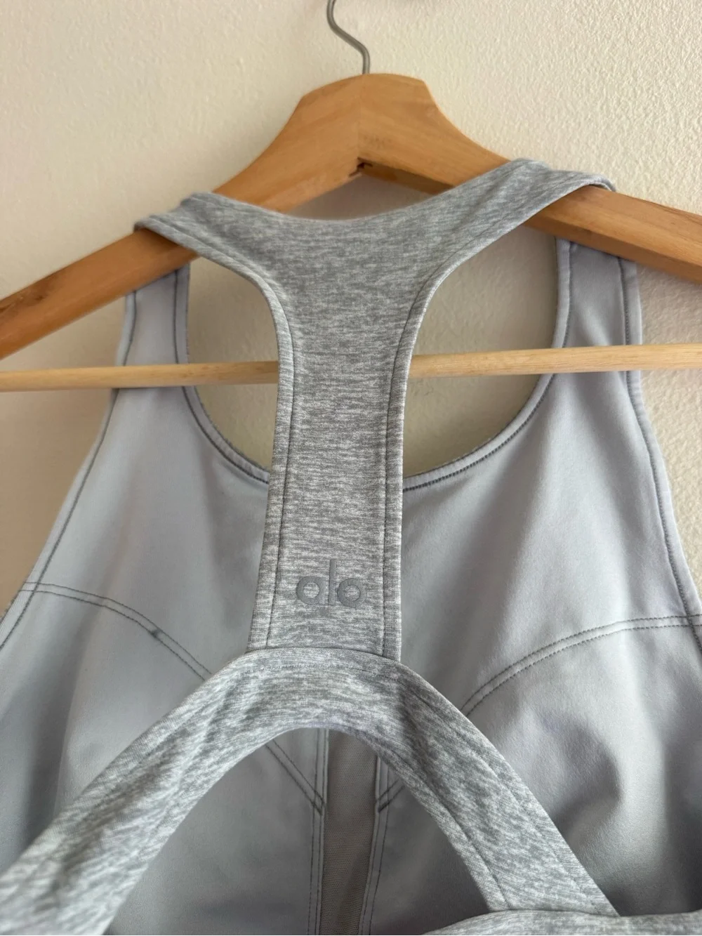 Alo Yoga sports bra grey ribbed medium